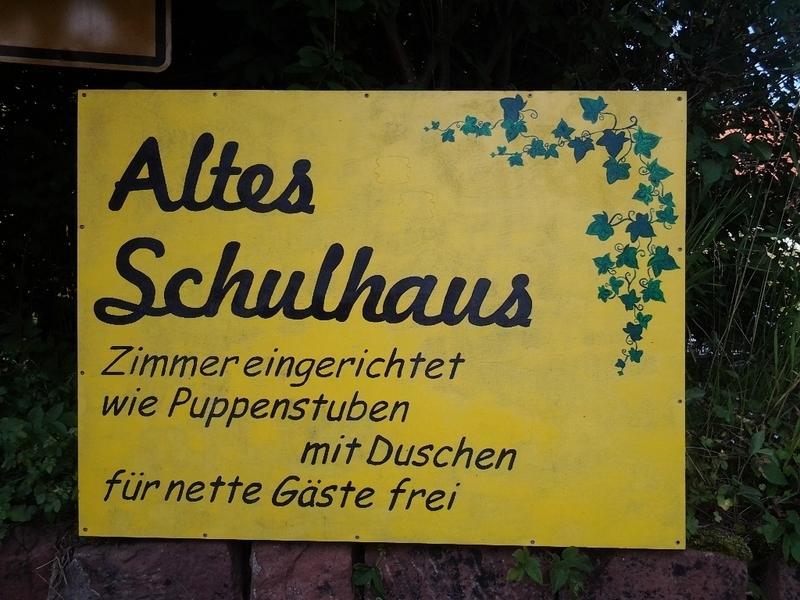 Отель Gastehaus Zum Alten Schulhaus Мильтенберг Номер фото